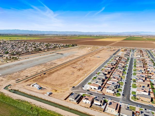 2504 Vista Del Mar Lane, Imperial CA: https://media.crmls.org/mediaz/4926aaba-acc3-4b0e-bcaf-181616d9d217.jpg