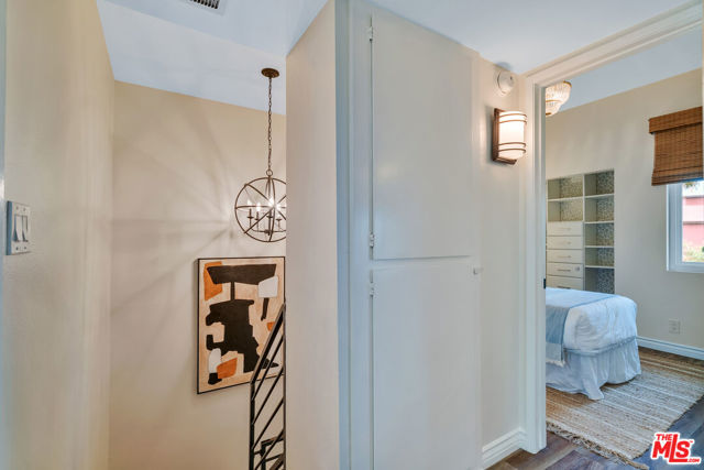 4939 Maytime Lane, Culver City CA: https://media.crmls.org/mediaz/4927442f-755a-4c94-99eb-4c1c4435f55f.jpg