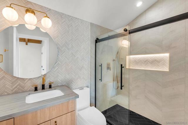7105 Mimosa Dr, Carlsbad CA: https://media.crmls.org/mediaz/4927b95b-c7c7-410e-b072-394e25fc6f1b.jpg