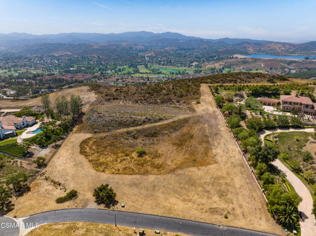 70 Presidential Drive, Simi Valley CA: https://media.crmls.org/mediaz/49283be7-45ca-43ce-8e33-0094f7a25d21.jpg