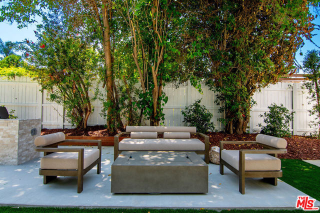 22616 Hatteras Street, Woodland Hills CA: https://media.crmls.org/mediaz/4928624f-4a2d-4355-b490-0cb6a24c2e60.jpg