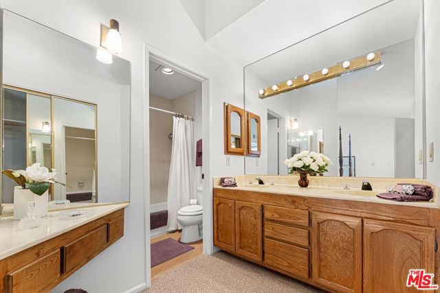 1119 23rd Street, Santa Monica CA: https://media.crmls.org/mediaz/4928a004-d0ea-48da-afcd-a3b25a549990.jpg