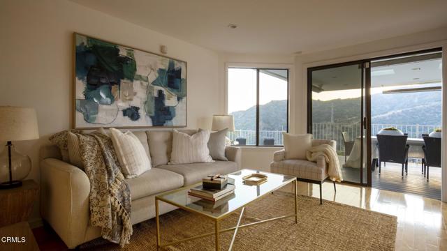 363 Patrician Way, Pasadena CA: https://media.crmls.org/mediaz/4928b3ec-6203-4046-a4da-40da1e72df43.jpg