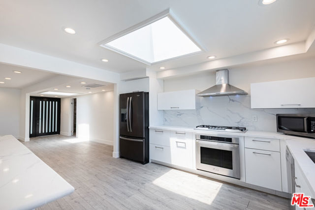 3650 Sapphire Drive, Encino CA: https://media.crmls.org/mediaz/4928ccf2-4ea8-496a-b639-0ceaede0b836.jpg