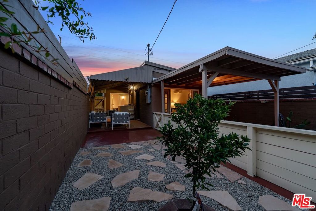 2914 W Chandler BoulevardBurbank image #22