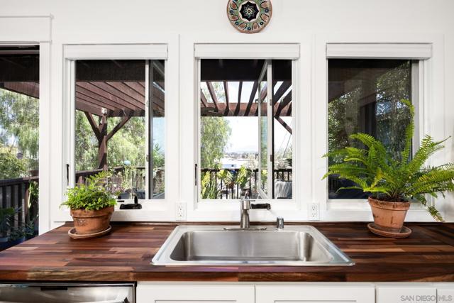 405 Langley St, San Diego CA: https://media.crmls.org/mediaz/49290e6e-022f-4d3d-afb9-cd016d5acf1d.jpg