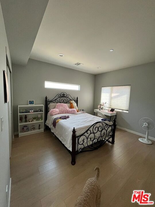 636 N Rampart Boulevard, Los Angeles CA: https://media.crmls.org/mediaz/49299bea-ff21-41be-bd9f-bbe5386caeaf.jpg