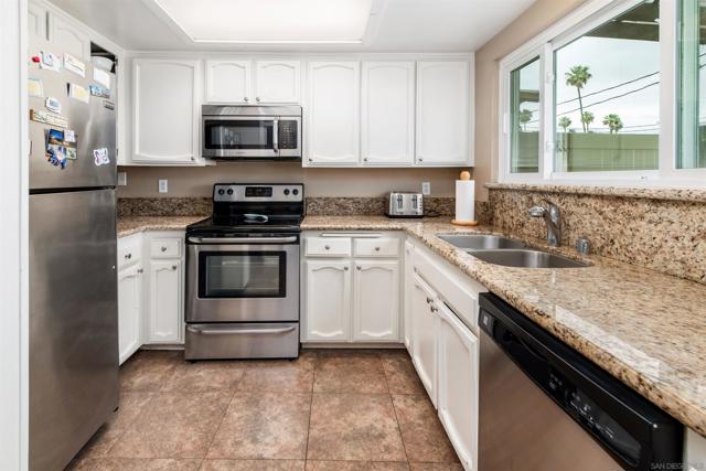 982 E Main St, El Cajon CA: https://media.crmls.org/mediaz/492a855a-ba73-4b3c-a1ef-f3599a44cfa4.jpg