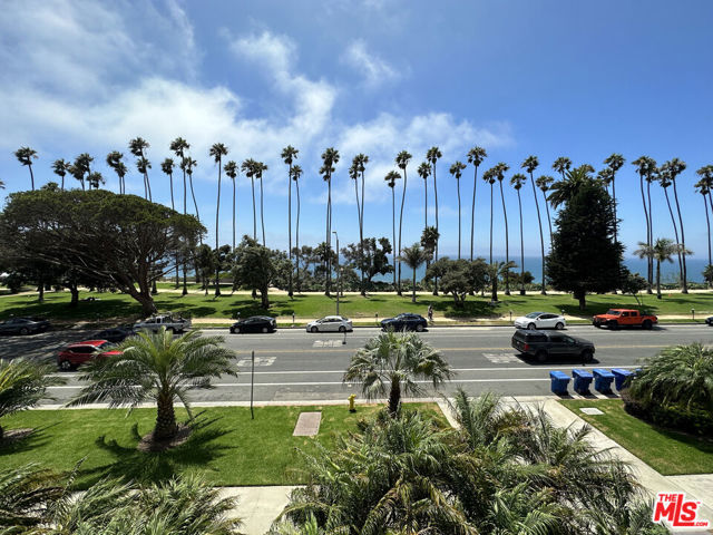 515 Ocean Avenue, Santa Monica CA: https://media.crmls.org/mediaz/492aade5-0b84-4ae6-a5b4-f936f9802217.jpg