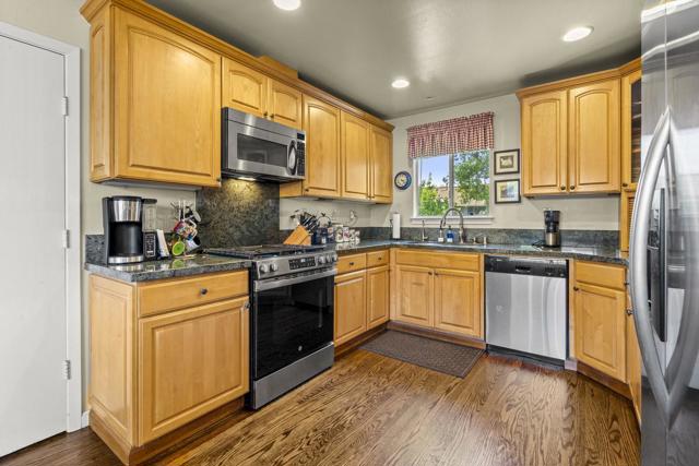1655 Kennard Way, Sunnyvale CA: https://media.crmls.org/mediaz/492b1d71-03ef-4772-9a86-b2e6d5bbcb5a.jpg