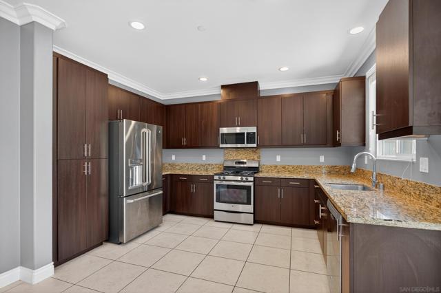 Image 10 of 37 For 42921 Avenida Amistad