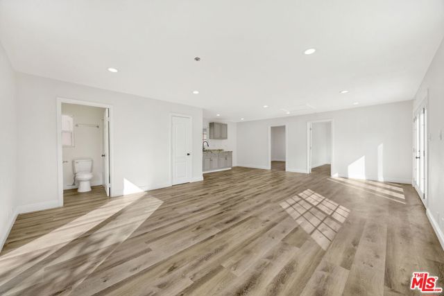 21819 Arminta Street, Canoga Park CA: https://media.crmls.org/mediaz/492b7725-68eb-4e1b-a0c0-c4de89a869b8.jpg