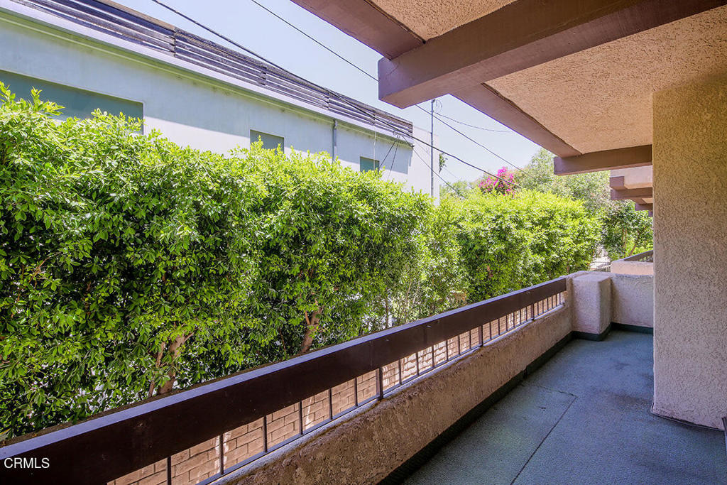 https://media.crmls.org/mediaz/492be8be-df7f-444e-bf42-d61d249a3746.jpg?preset=X-Large