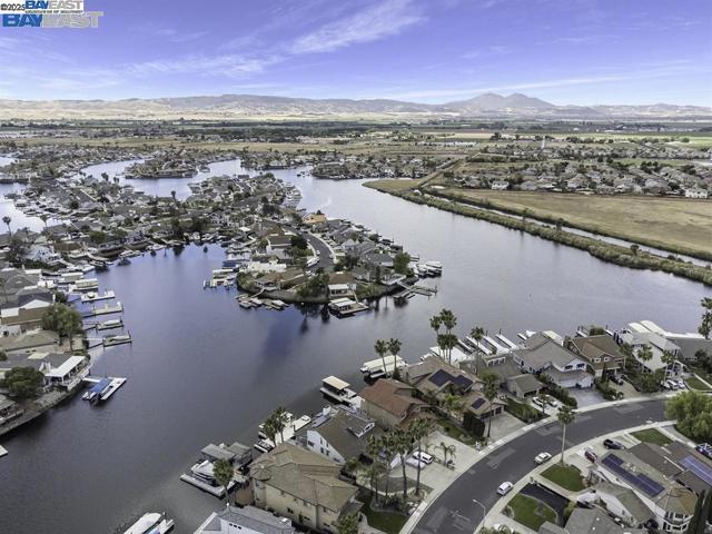 4892 South Pt, Discovery Bay CA: https://media.crmls.org/mediaz/492befa3-15fd-4394-bbf2-5982613b1a14.jpg