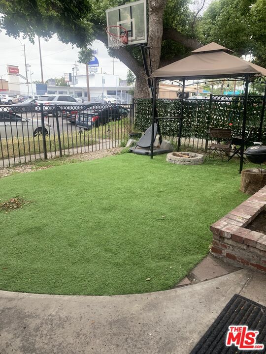 1316 North Hollywood Way photo 2