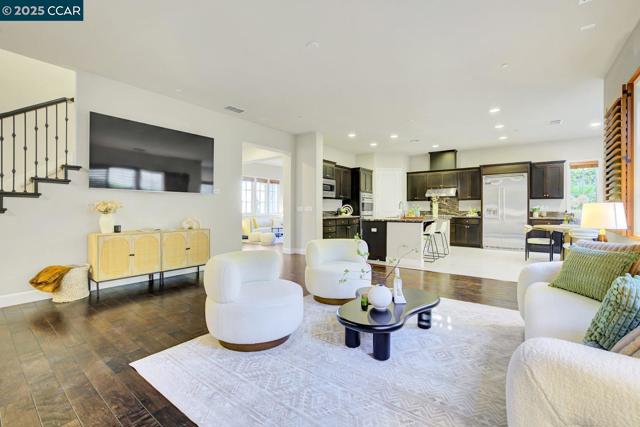 131 Wittenham Ct, San Ramon CA: https://media.crmls.org/mediaz/492ca842-35c1-450e-9c7e-d7dbdae07fd4.jpg