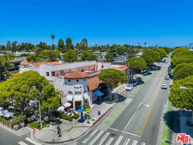 222 7th Street, Santa Monica CA: https://media.crmls.org/mediaz/492caaf5-8661-4dd0-955c-eb83d904ed67.jpg