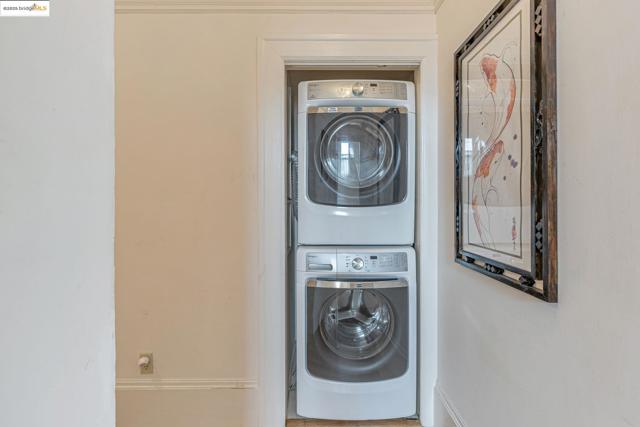 2033 Clement St, San Francisco CA: https://media.crmls.org/mediaz/492ce695-3ad7-4ca4-8e2c-9d648ed42306.jpg