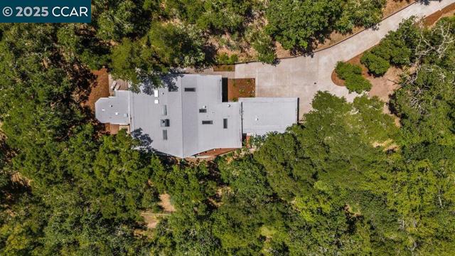 233 Melody Ln, Orinda CA: https://media.crmls.org/mediaz/492d8062-1270-4d05-8524-00fad44ee62f.jpg