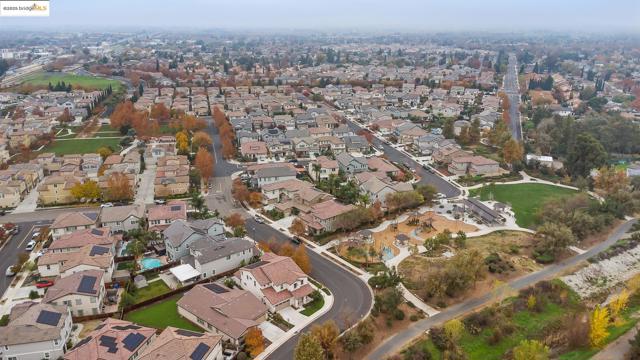 716 Cabada Dr, Brentwood CA: https://media.crmls.org/mediaz/492e0edb-5e1b-4595-863f-d5b385863639.jpg