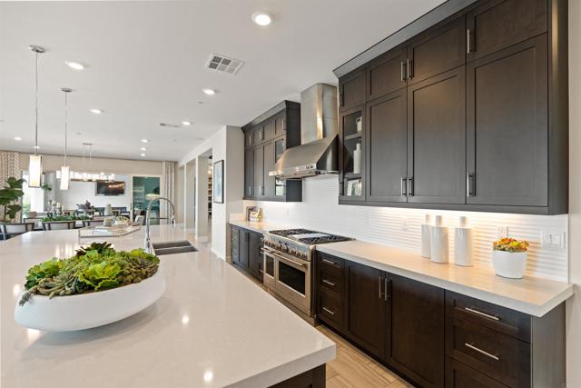 Detail Gallery Image 22 of 69 For 17028 Rendezvous Cir, San Diego,  CA 92127 - 5 Beds | 5/1 Baths