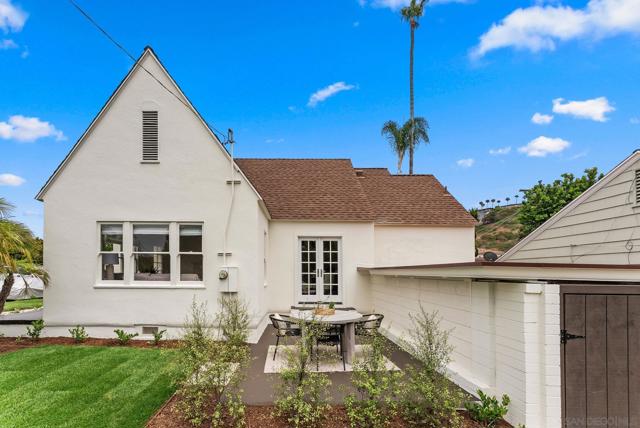 503 Rosemont St, La Jolla CA: https://media.crmls.org/mediaz/492e70c1-82d1-44df-ab35-e9981eb2247b.jpg