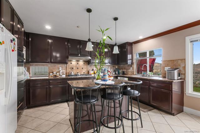 10394 Valley Waters Dr, Spring Valley CA: https://media.crmls.org/mediaz/492ee1e1-b62f-47f5-b888-ee696c61cb7f.jpg