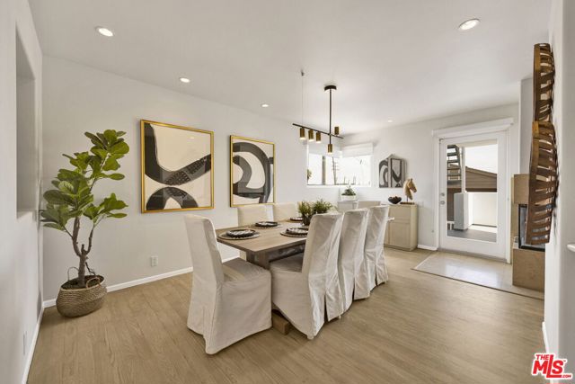 7019 E Seaside Walk, Long Beach CA: https://media.crmls.org/mediaz/492f26ab-00b6-4bc8-9e25-ef290a3888c8.jpg