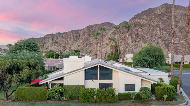 46510 Arapahoe Drive, Indian Wells CA: https://media.crmls.org/mediaz/49302899-74f4-4734-a973-e1200ac33b9c.jpg