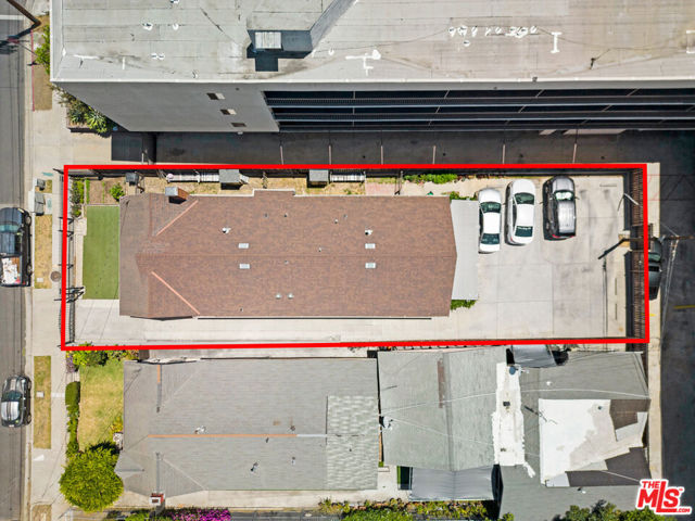3148 W 11th Street, Los Angeles CA: https://media.crmls.org/mediaz/49308bb9-3fbe-48c0-a3a1-8c0e5955deb3.jpg