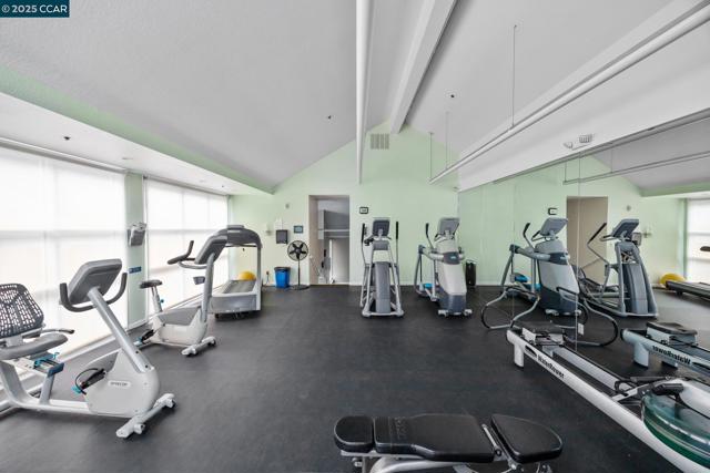 535 Pierce St, Albany CA: https://media.crmls.org/mediaz/49309867-8980-40ac-bdde-a878ed9c93d4.jpg