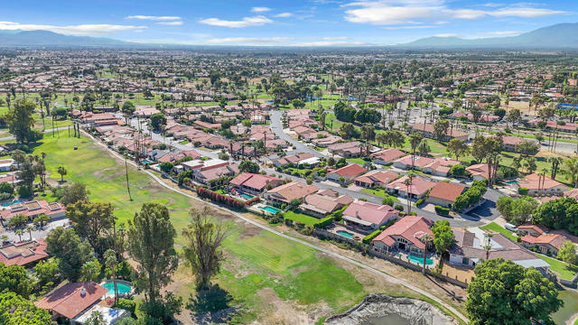 82210 Vandenberg Drive, Indio CA: https://media.crmls.org/mediaz/4930bbf5-6587-443a-b6ad-32077f6adf94.jpg