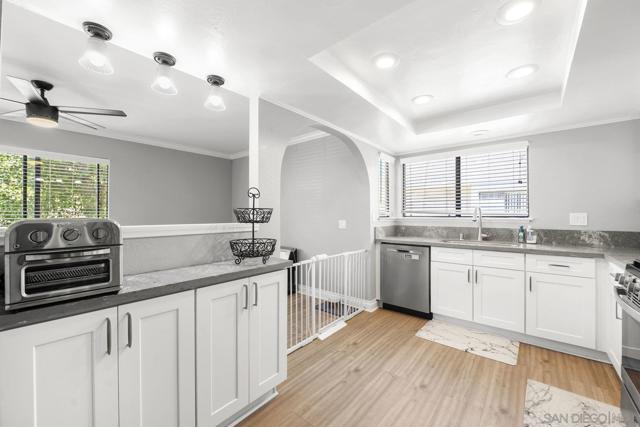 9997 Paseo Montril, San Diego CA: https://media.crmls.org/mediaz/49310b0a-b360-4342-ae48-12b139f8844b.jpg