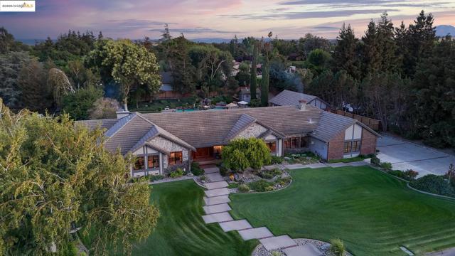 2960 Almondwood Pl, Oakley CA: https://media.crmls.org/mediaz/493148d8-0d3a-45cf-bb20-dc26df329570.jpg