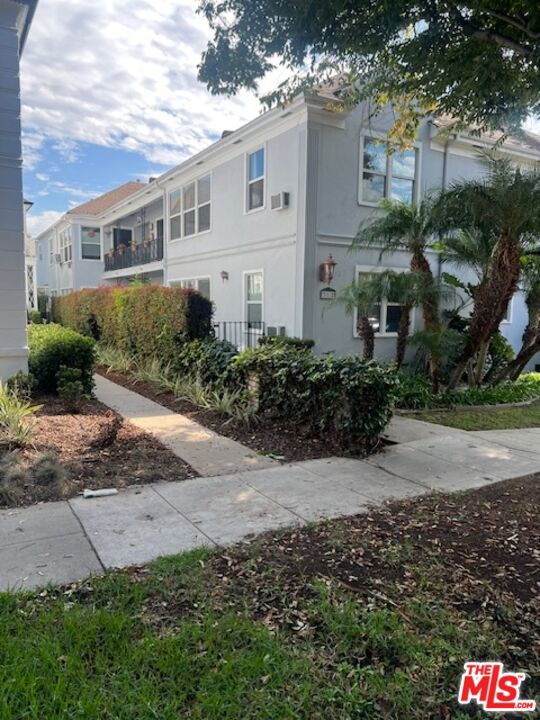 312 S Reeves Drive #C