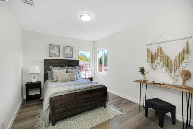 23639 Odom Dr, Hayward CA: https://media.crmls.org/mediaz/4932a32b-24a7-4b11-95d3-bff9c57545cd.jpg