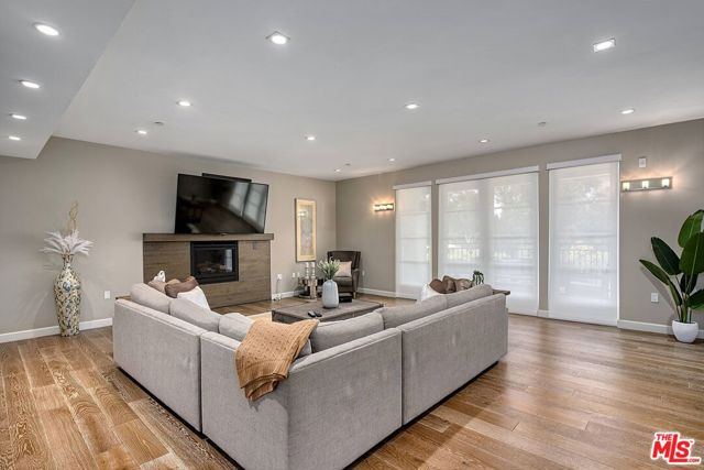 Drew Fenton | 441 S Barrington Avenue Los Angeles CA | MLS: 7091568