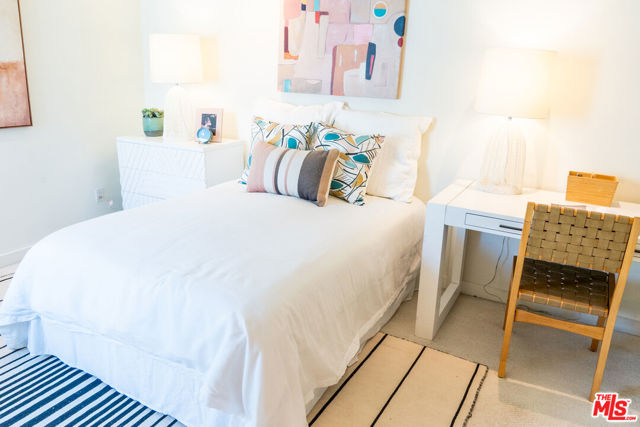 880 Hilldale Avenue, West Hollywood CA: https://media.crmls.org/mediaz/49330c79-566d-448b-ad98-261e64d0cc33.jpg