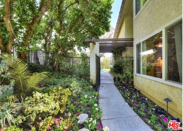 23444 Park Hermosa, Calabasas CA: https://media.crmls.org/mediaz/49332fab-5af0-4ba8-b190-fe03ef2ac9f9.jpg