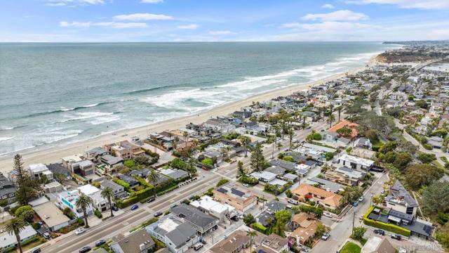 1943 45 Coast Blvd, Del Mar CA: https://media.crmls.org/mediaz/49335694-4cea-46fa-9174-5bc7f73924c8.jpg
