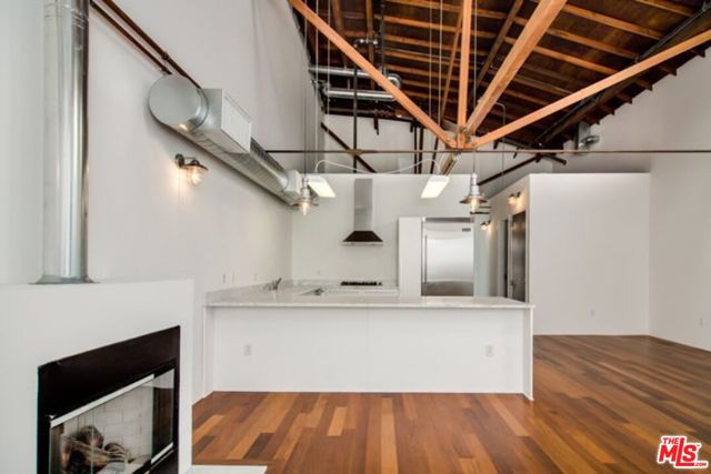 1046 PRINCETON Drive, Marina del Rey CA: https://media.crmls.org/mediaz/493366d3-53bb-4d1a-937f-a617bda274bc.jpg