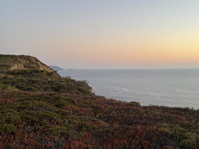 20 Palisades Drive, Daly City CA: https://media.crmls.org/mediaz/49337f38-65fc-45bb-a997-04ff0caf83b6.jpg