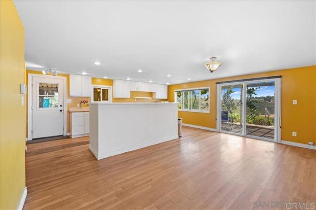 30727 Rolling Hills Drive, Valley Center CA: https://media.crmls.org/mediaz/4933be9b-f729-4cb9-8c5e-29ff93496aac.jpg