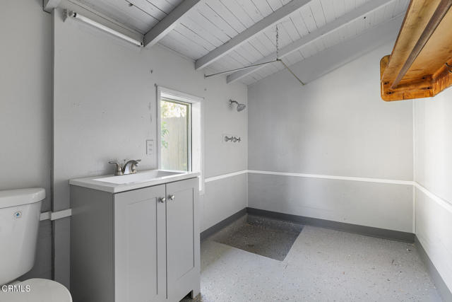 525 N Michillinda Avenue, Pasadena CA: https://media.crmls.org/mediaz/4933ef61-b026-4406-8ea7-16c42948a03d.jpg