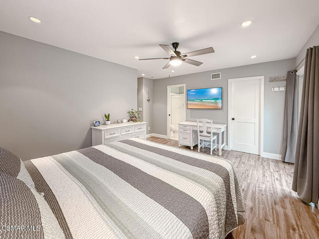 751 Muirfield Avenue, Simi Valley CA: https://media.crmls.org/mediaz/4934c2d2-12df-444b-b7bb-9cdac1f4ada1.jpg