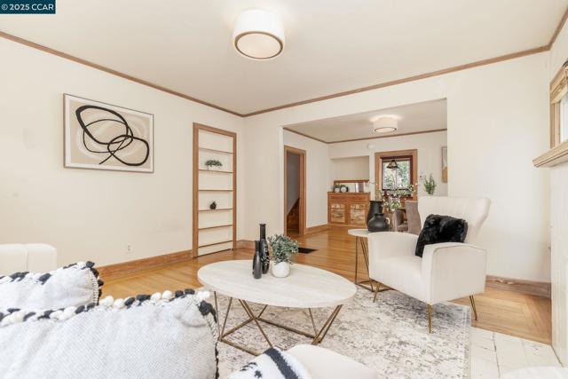 837 San Carlos Ave, Albany CA: https://media.crmls.org/mediaz/49357078-dc36-40ea-b519-d75ed3b83197.jpg
