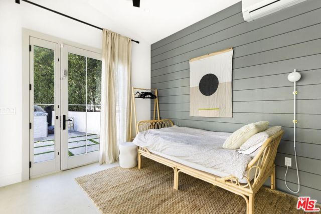 6310 Mirror Lake Drive, Los Angeles CA: https://media.crmls.org/mediaz/4935752e-ff0b-4848-a503-61905650b3cb.jpg