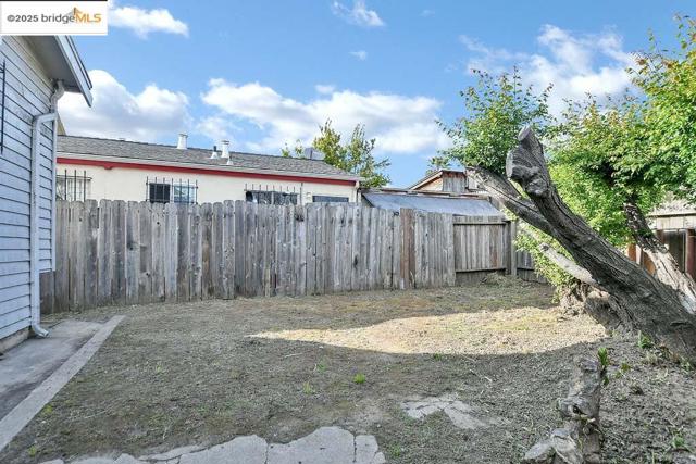 5540 E 17Th St, Oakland CA: https://media.crmls.org/mediaz/49359da0-9c04-4a32-b662-6760eb054fe9.jpg
