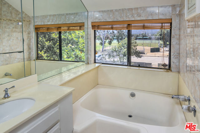 14311 Hartsook Street, Sherman Oaks CA: https://media.crmls.org/mediaz/4935f0cd-1bc5-4d5e-ba69-3ed76f1e0dcd.jpg