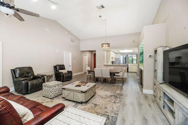 10321 Sunningdale Drive, Rancho Mirage CA: https://media.crmls.org/mediaz/4936661d-6f3b-41ff-8544-fd7413030155.jpg